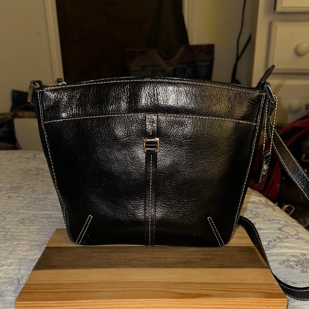 Etienne Aigner Elegant & Classic Black Leather Shoulder Bag (JJ)